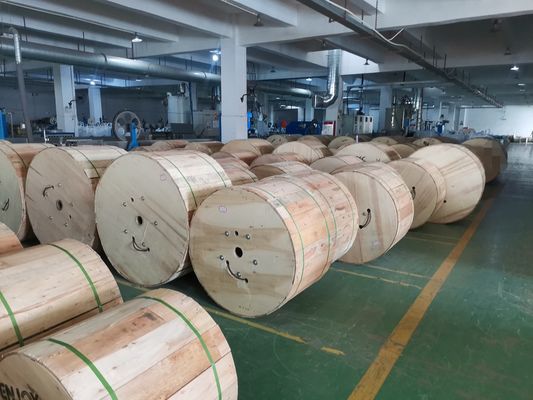 Длинные расстояния связи Внешний воздушный стальной проволокой Укрепление GYXTY 1 км бронированный волоконно-оптический кабель тонкий