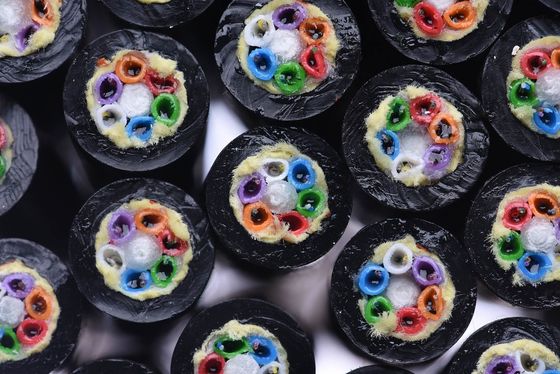 Горячая продажа Одномодный воздушный волоконно-оптический кабель 12 24 48 96 144 Ядро волоконно-оптического кабеля adss/asu/gyxtw/gyta для канала